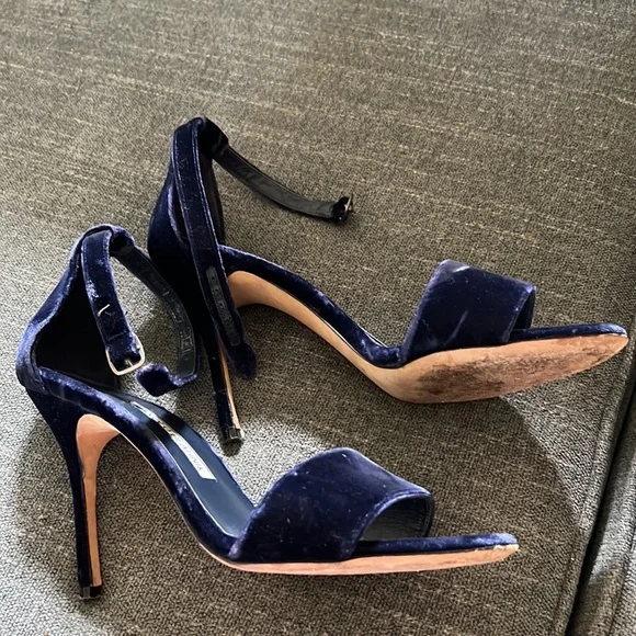 Manolo Blahnik Shoes for woman. - Picture 2 of 3